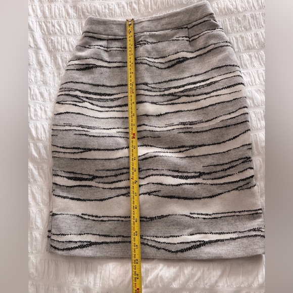 Hugo Boss Gray and Black Striped Pencil Skirt - Picture 10 of 10